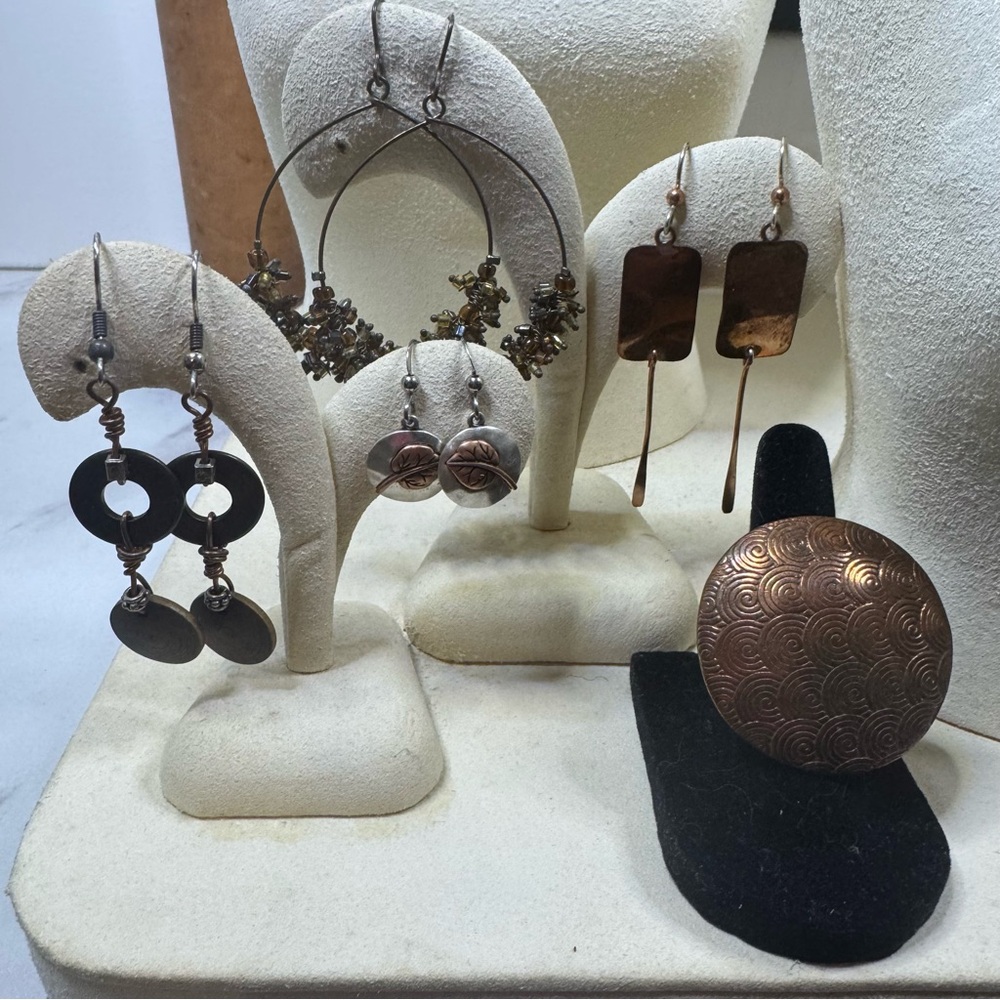 33 Piece COPPER JEWELRY BUNDLE Necklaces-Bracelets-Earrings-Rings Multi Tone - Picture 8 of 12